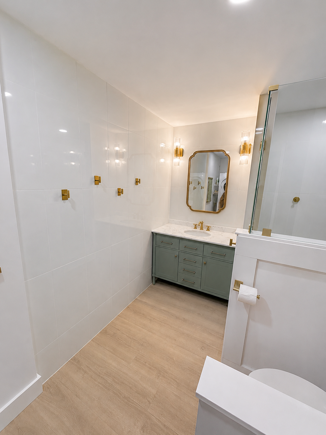 Fresh, clean bathroom