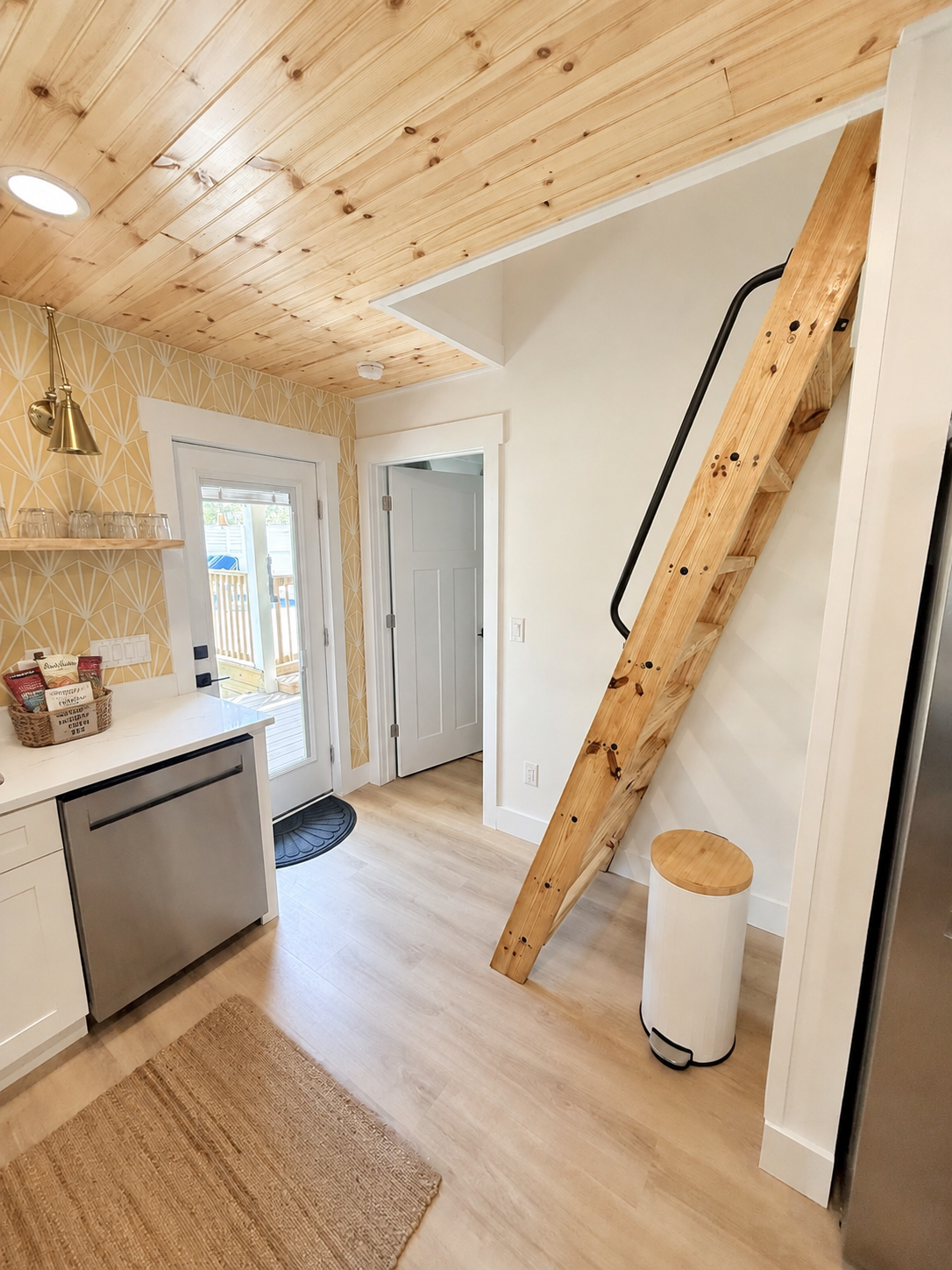 King loft accessed by ladder